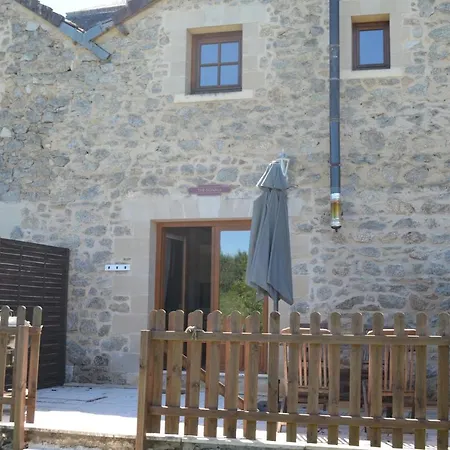 Character 2 Bed Within Walking Distance Of Bar/restaurants