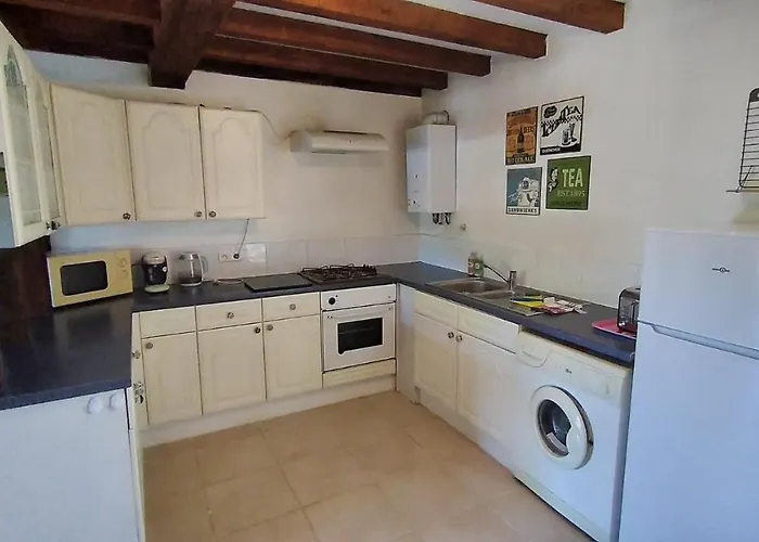 Character 2 Bed Within Walking Distance Of Bar/restaurants