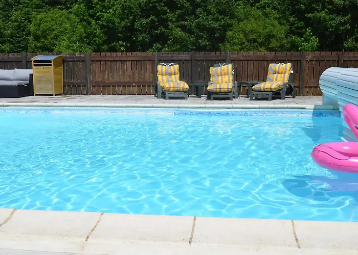 Character 2 Bed Within Walking Distance Of Bar/restaurants Casa vacanze Piégut-Pluviers