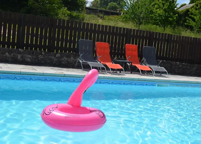 Character 2 Bed Within Walking Distance Of Bar/restaurants Casa vacanze Piégut-Pluviers